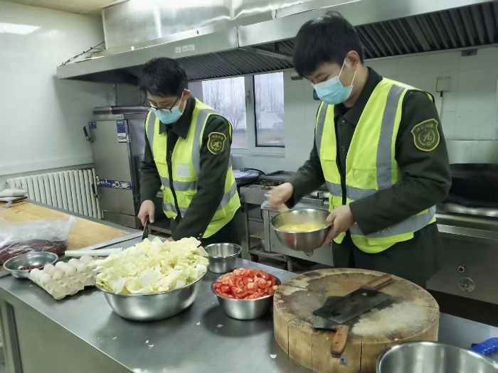 衡水西收费站组织开展“美食达人显身手”厨艺展示活动2 衡水西收费站组织开展“美食达人显身手”厨艺展示活动2