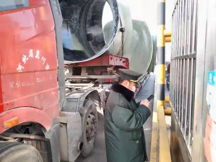 冀州南收费站多举措做好大件运输车辆查验工作