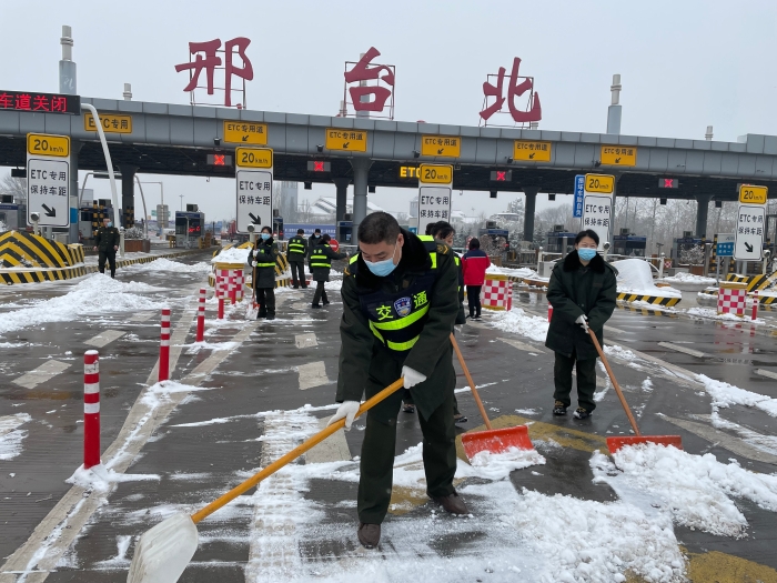 2022-1-24，邢台北站：除雪协行动  保畅显效率，作者：李墨涵 (1)