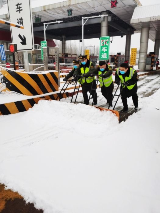 大广分公司鄚州站：快速反应除积雪 优质服务保畅行