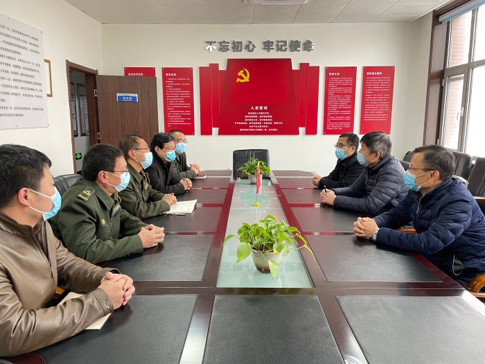 大广分公司副总经理徐磊一行到南宫收费站和南宫养护班组开展节前慰问  2