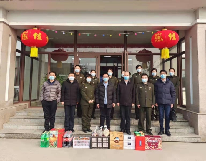 大广分公司副总经理贾利峰一行到桃城收费站开展节前慰问活动
