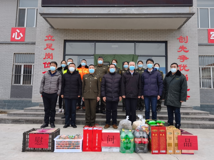 大广分公司领导班子到饶阳站进行春节慰问1