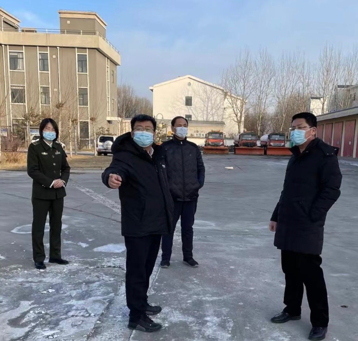 智韶宇查看融雪剂