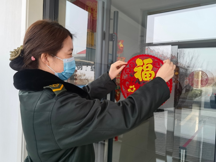 大广分公司饶阳站：贴对联挂灯笼 张灯结彩迎新年