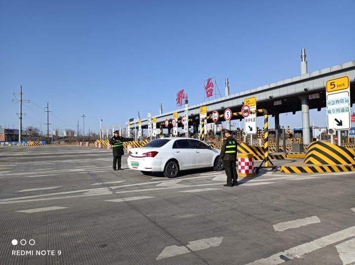 2022-2-2-邢台收费站-全面做好站口车辆疏导工作-邢台站 毛广 摄
