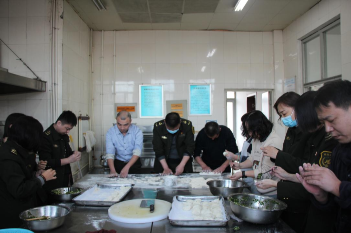包饺子