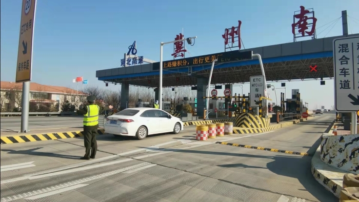冀州南收费站全员在岗文明服务保畅通1