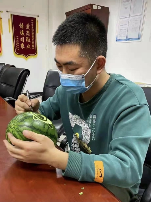大麻森收费站手绘冰墩墩 助力冬奥会2 大麻森收费站手绘冰墩墩 助力冬奥会2