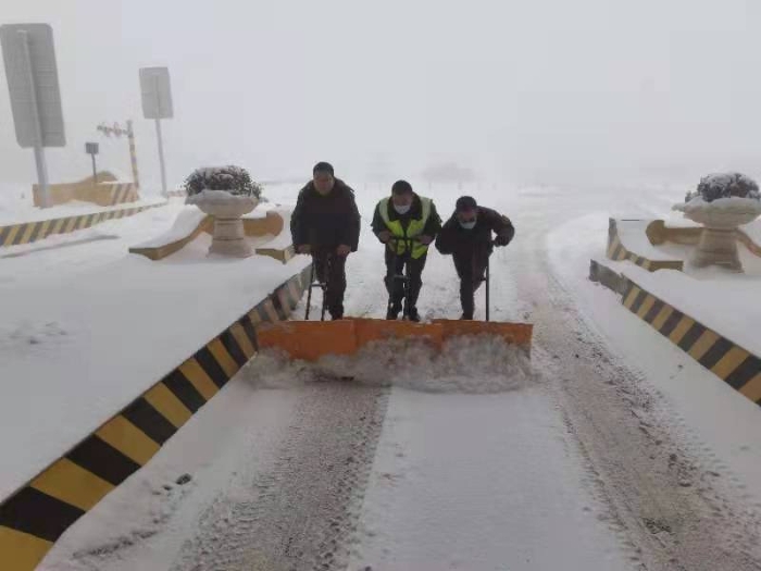 大广分公司任丘北站：迎战风雪 为民解忧 我们一直都在