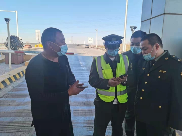 稽核管理中心联合冀州西站开展追缴车辆拦截补费工作2