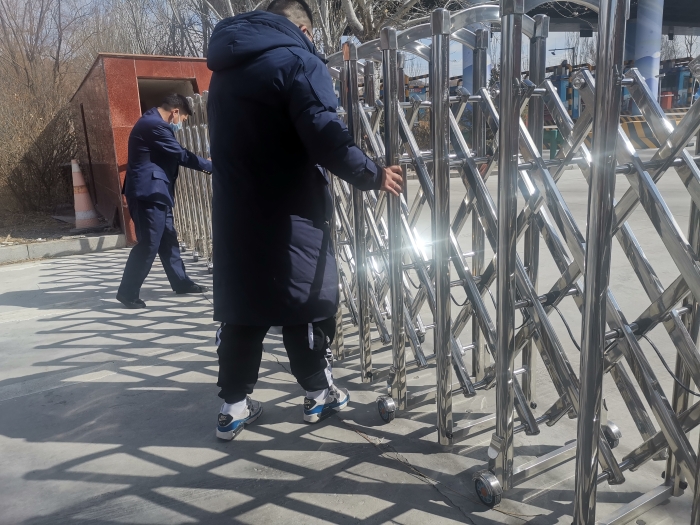 张承张家口分公司纬三路收费站做好大风天气安全隐患排查工作2