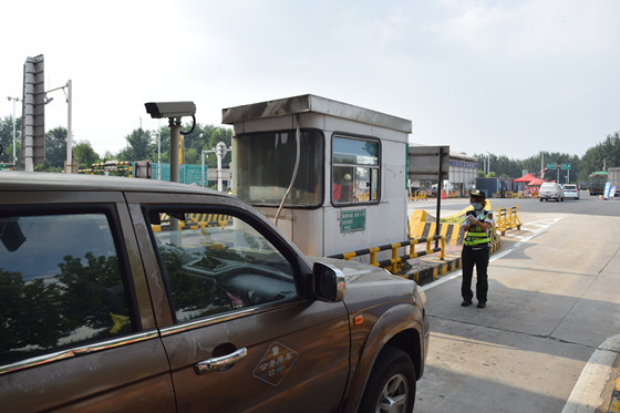 迁安收费站严抓绿通核验助力四个专项治理行动