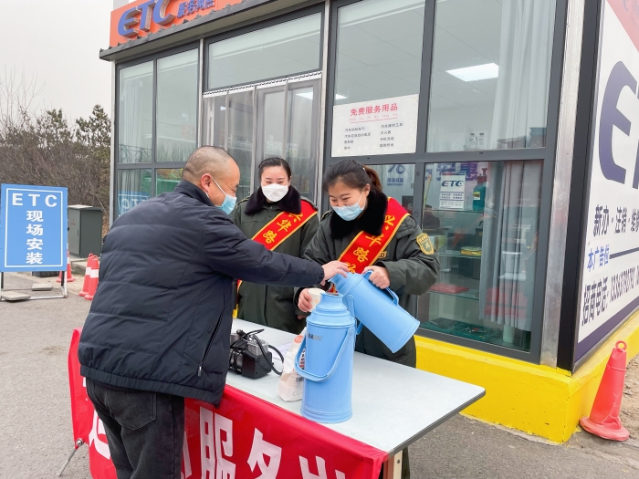 2023-1-16藁城兴华路站为司机提供热水