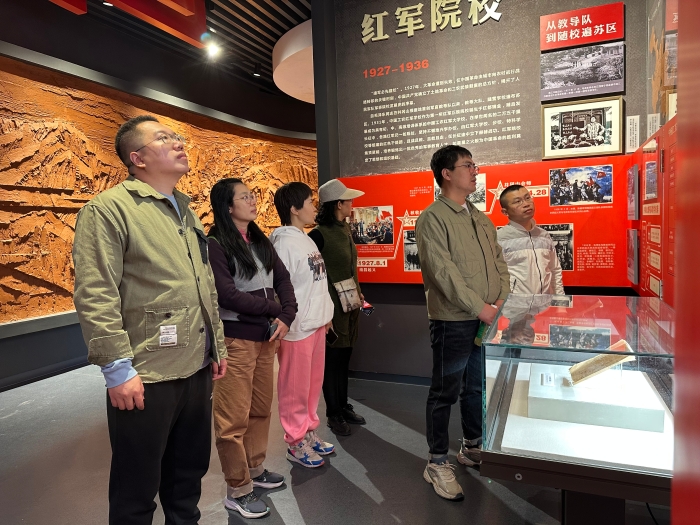 2023.4.27全站职工参观抗大纪念馆，摄：刘丽军