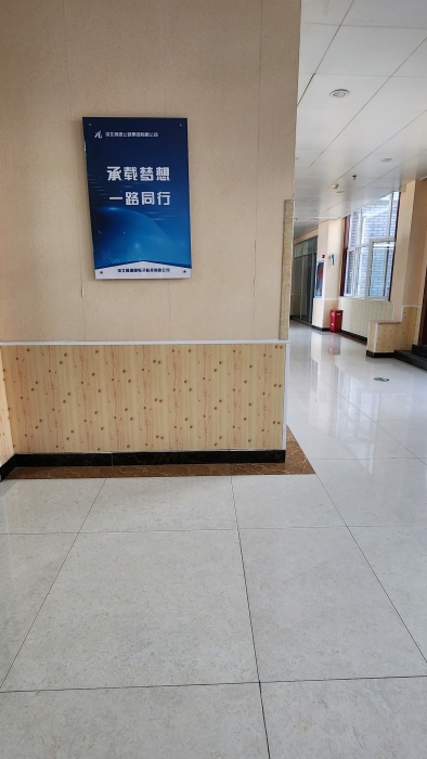 冀翔通公司（公司走廊） 作者：丁锐