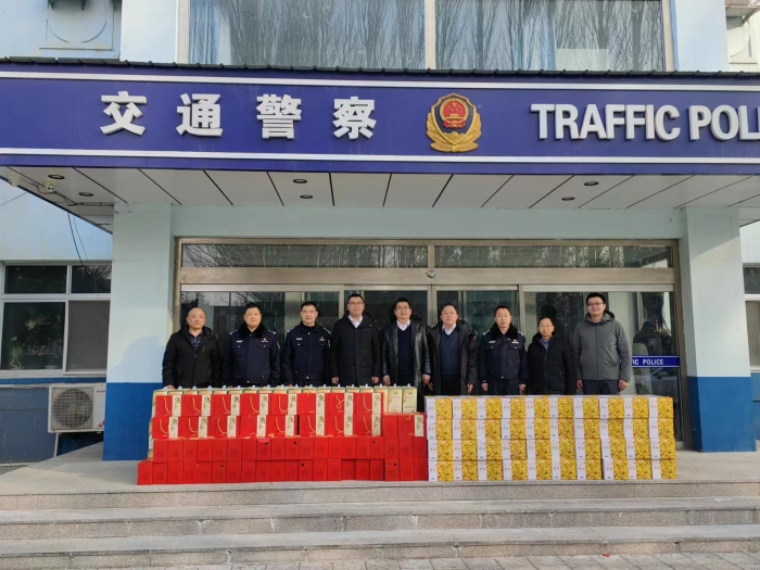 交警