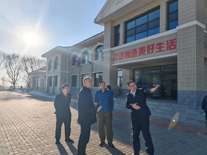 陈昕书记一行到纬三路收费站调研工作1