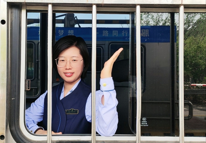 微笑服务我先行——张月