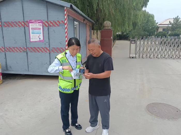 纬三路收费站：热情做好延伸服务  点亮张垣城市之光