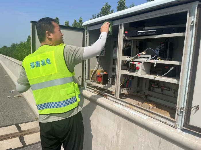 05fd60072dcc5aa78de7423f0542ff7