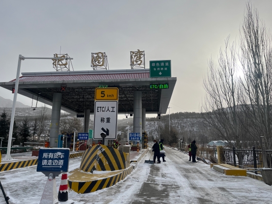 坚守岗位 守护畅通