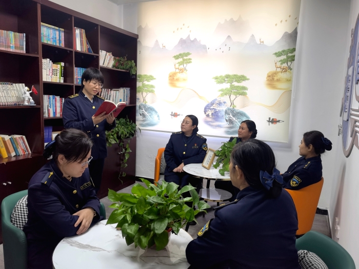 202535 读《雷锋日记》 女职工1