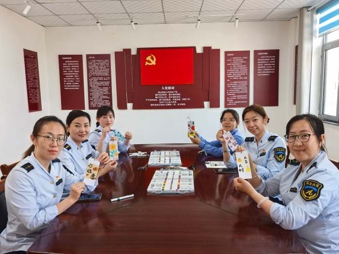 沙圪塔女职工DIY书签大比拼
