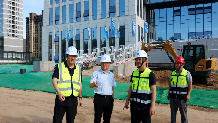 张建公调研融投商务中心续建项目工程建设推进情况