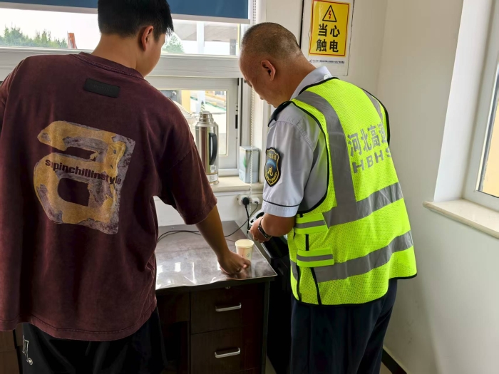 王锁-廊坊分公司广阳收费站暖心相助  守护迷途少年