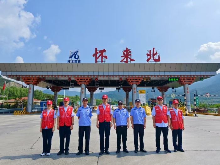 张承张家口分公司（延崇分公司）多维发力，筑牢“双节”高速出行保畅防线