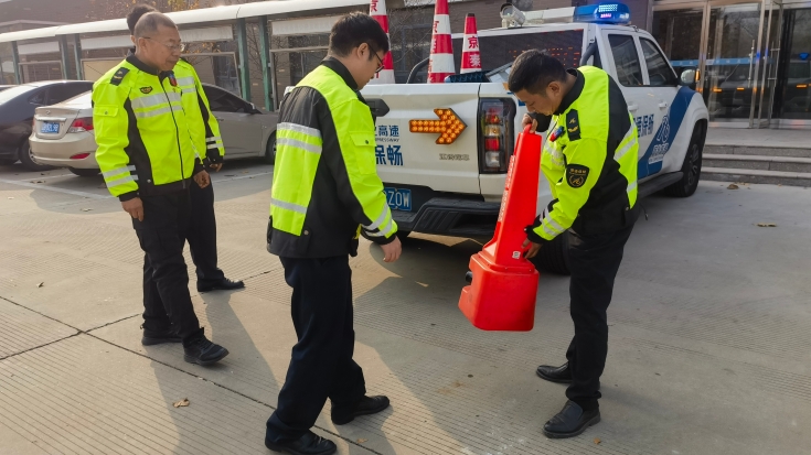 C:\Users\Administrator\Desktop\京哈北线分公司指挥调度中心党支部：“党建引领聚合力 车辆装备大检查”筑牢安全防线\111