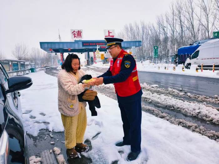 03-02铺上雪天送饭2