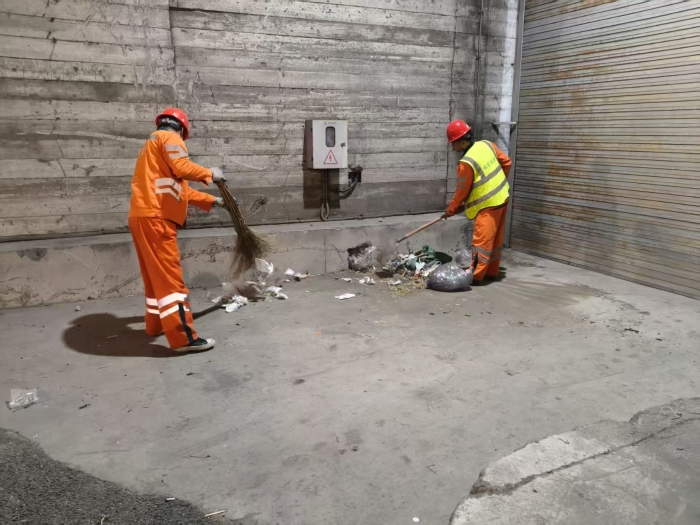 规范作业保安全 精细养护提品质——张家口分中心延崇养护队圆满完成隧道及电缆沟专项保洁2