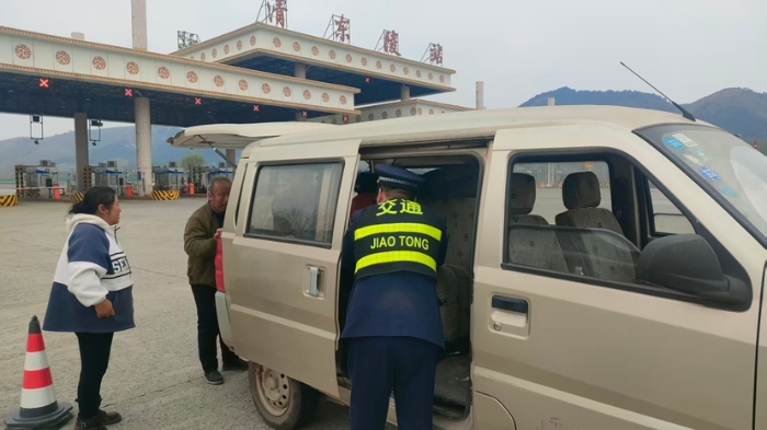 D:\2026年办公\2026宣传\四月\助老人回家3