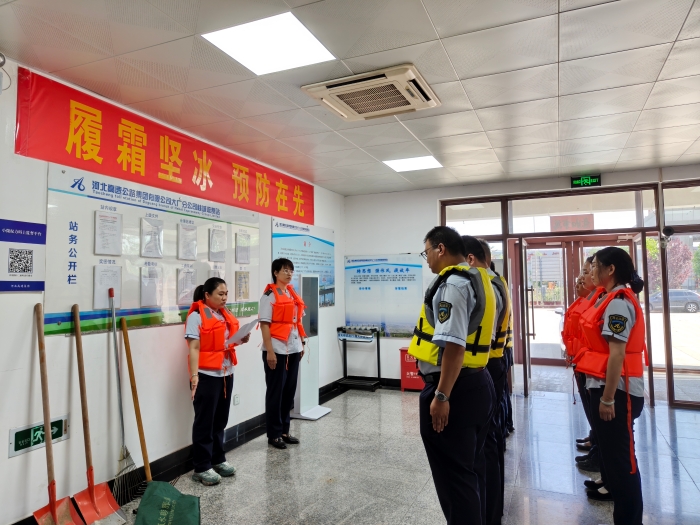大广分公司桃城收费站：开展安全生产月防汛应急演练2