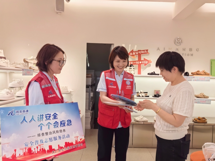 霸州西收费站 守好高速禁行线筑牢路域安全墙2