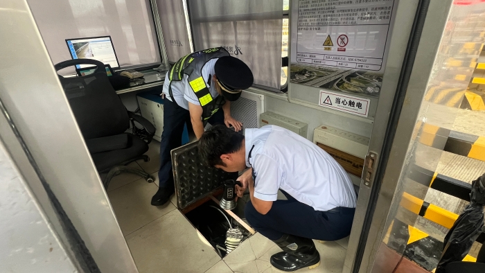 C:\Users\lenovo91\Desktop\白海豚3