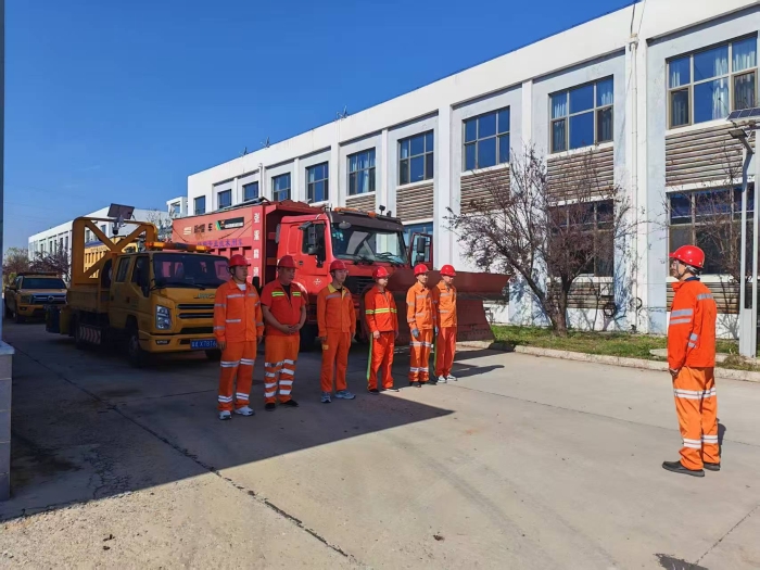 养护分公司张家口分中心涞水北养护队：实战演练备冬雪 高速护路保畅通1